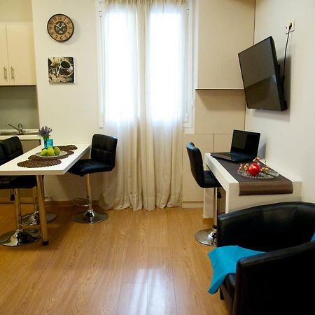 Stylish And Elegant Apts Apartment Atena Exterior foto