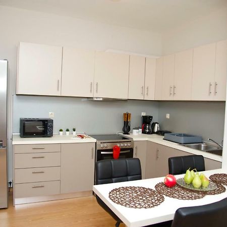 Stylish And Elegant Apts Apartment Atena Exterior foto